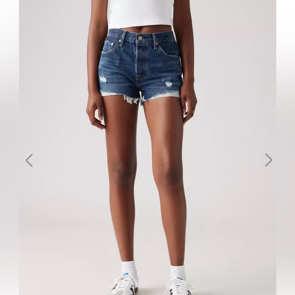Levi’s Denim High-Rise Frayed Hem Shorts - medium blue